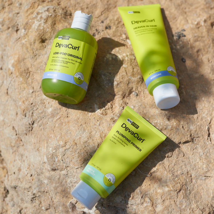 DevaCurl Plumping Primer – Versterk en geef volume aan je krullen voor een volle, veerkrachtige look.